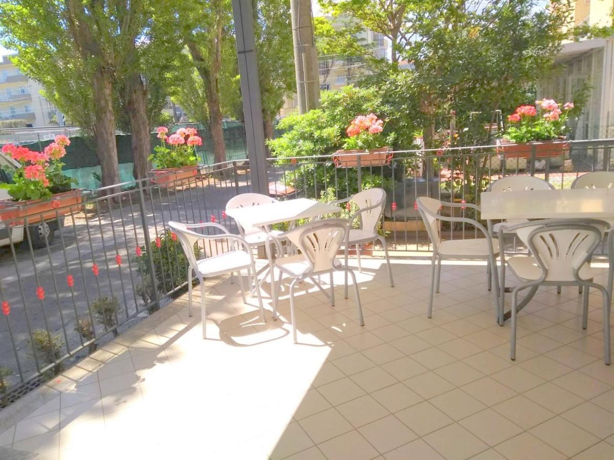 Hotel La Bella Vita ริมินี ภายนอก รูปภาพ
