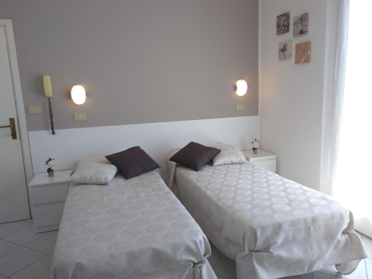 Hotel La Bella Vita ริมินี ภายนอก รูปภาพ