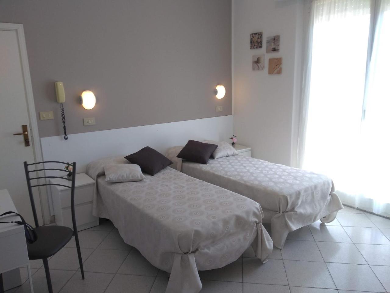 Hotel La Bella Vita ริมินี ภายนอก รูปภาพ